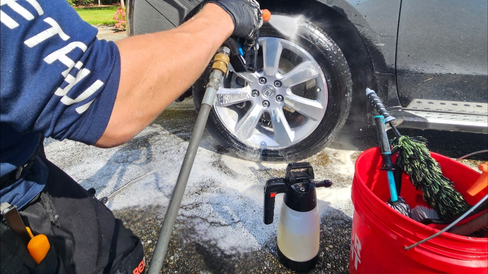 separate wheel cleaning brushes and microfiber towels for safer car washing
